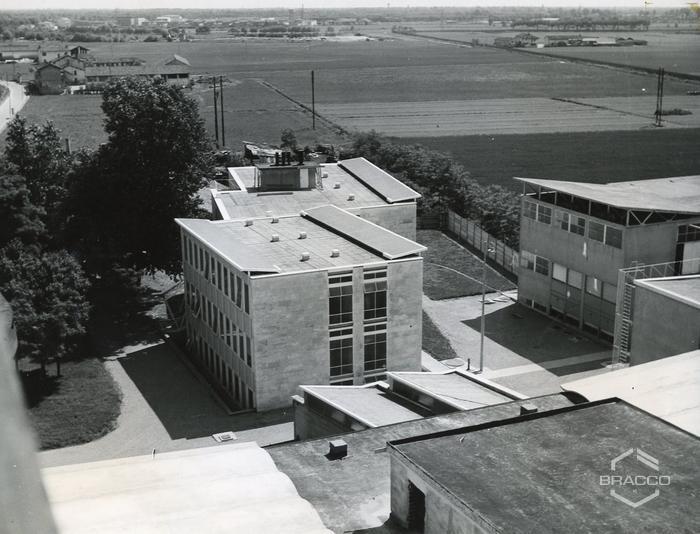 Uffici tecnici e laboratori di ricerca (edificio B13) e centrale servizi (edificio B11), anni '50
