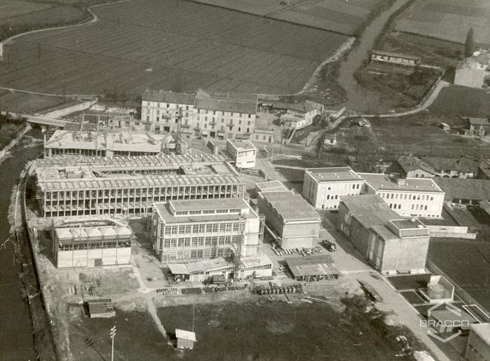 Veduta aerea stabilimento Bracco a Lambrate, anni '50