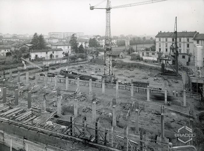 Lavori di costruzione degli edifici adibiti per la produzione delle specialità medicinali e galenici (B15 - B16), anni '50