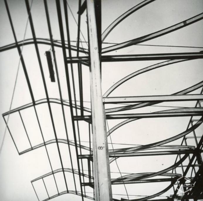 Costruzione edificio B4, struttura portante in acciaio con dettaglio delle volte, 1958-1959