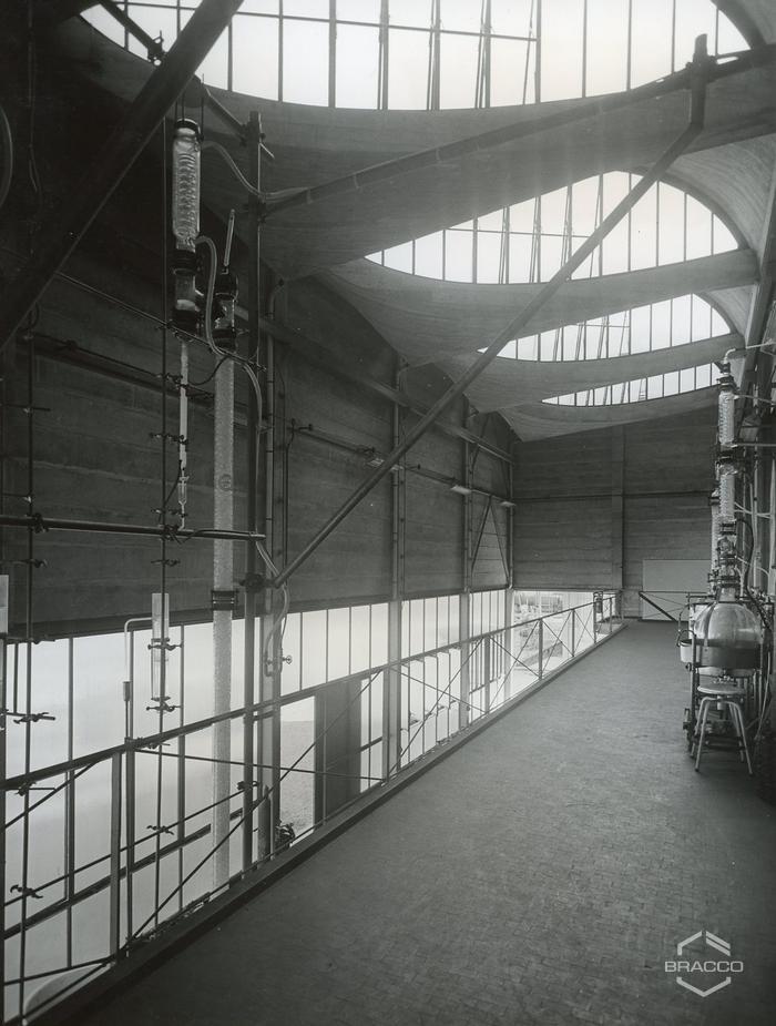 Interno dell'edificio B4, produzione sintetici, anni '60