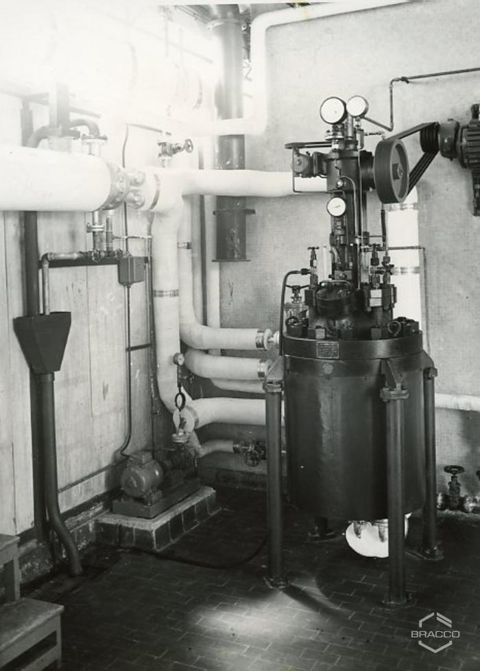 Impianti e macchinari dell'edificio B5, produzione sintetici, anni '50