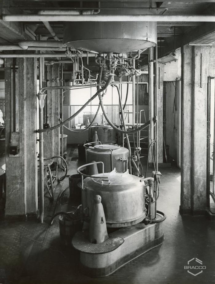 Impianti e attrezzature dell'edificio B6, produzione sintetici, anni '50