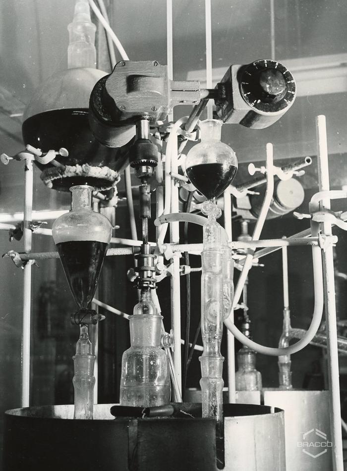 Particolare di apparecchiatura, laboratorio di ricerca, anni '60