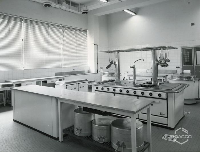 Cucina della mensa aziendale, anni '60