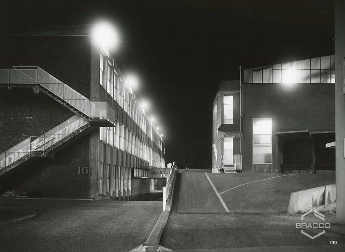 Veduta notturna del complesso degli edifici B15 e B16, inizio anni '60