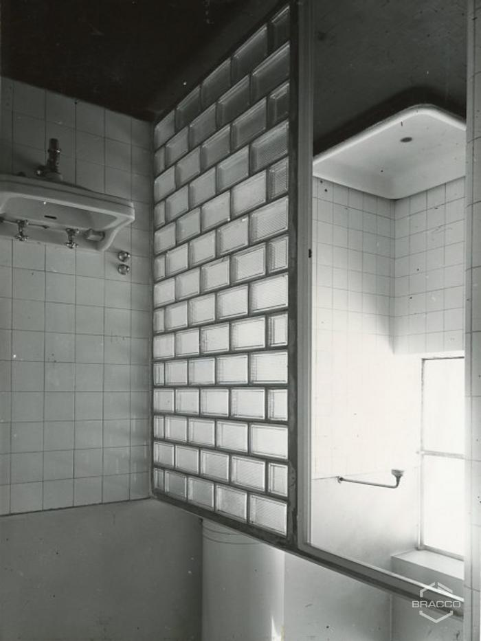 Servizio igienico dell'infermeria, anni '60
