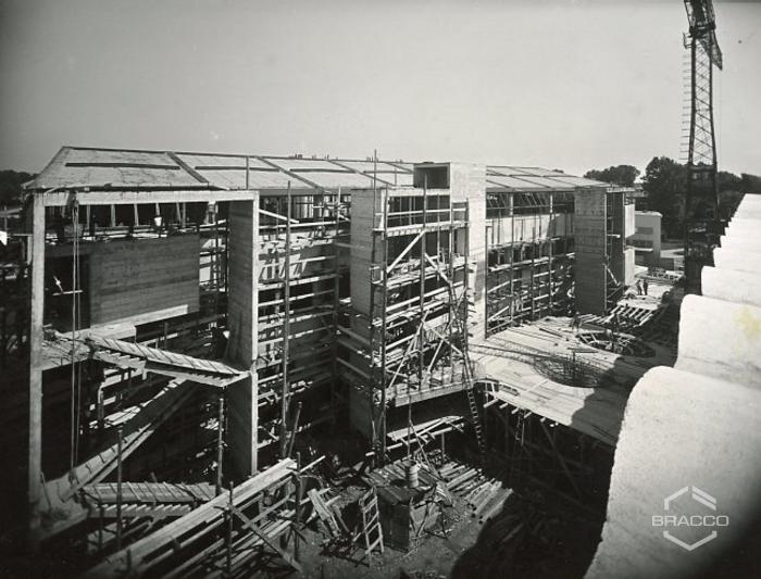 Lavori di costruzione dell'edificio B15, confezione specialità medicinali e servizi,anni '60