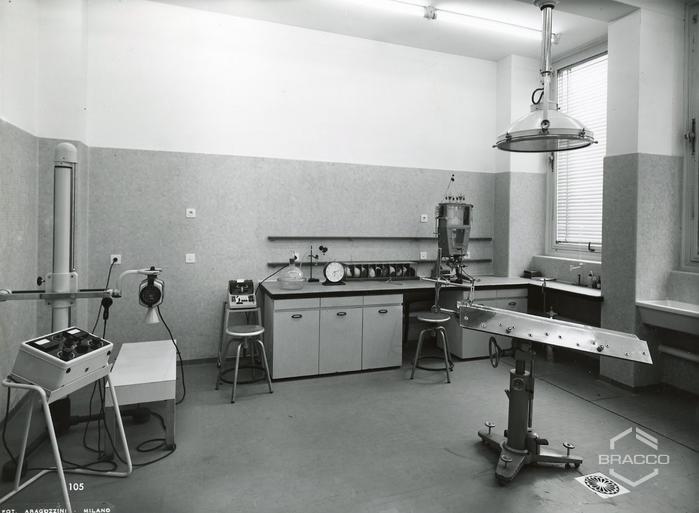 Laboratorio farmacologico, sala studi mezzi di contrasto, inizio anni '60