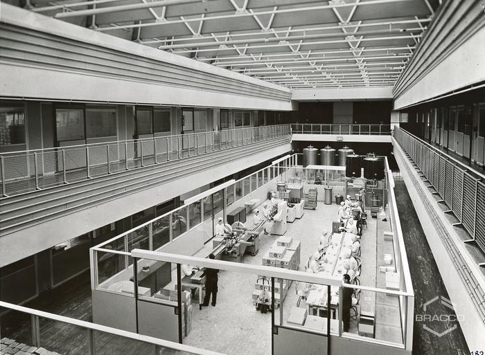 Ciclo preparazione sciroppi, produzione specialità medicinali (edificio B16), inizio anni '60
