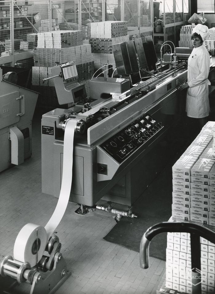 Ciclo confezionamento fiale, produzione specialità medicinali, inizio anni '60