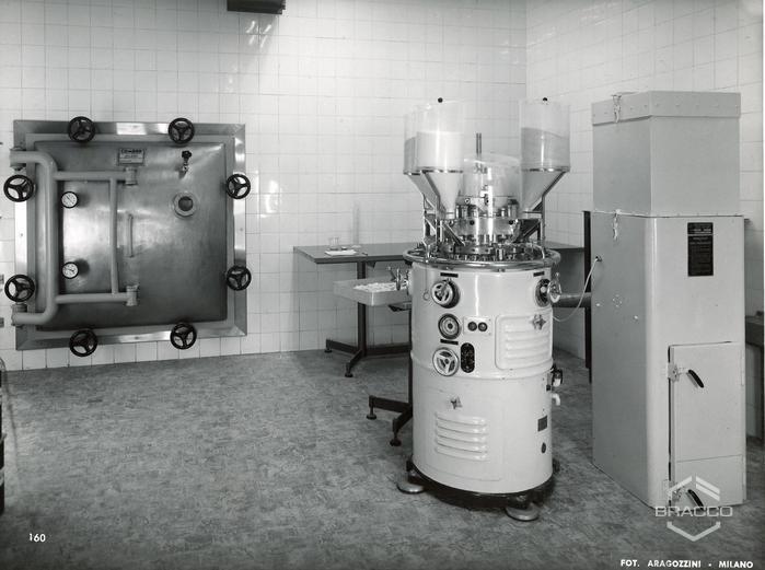Comprimitrice polveri per la produzione di compresse, inizio anni '60