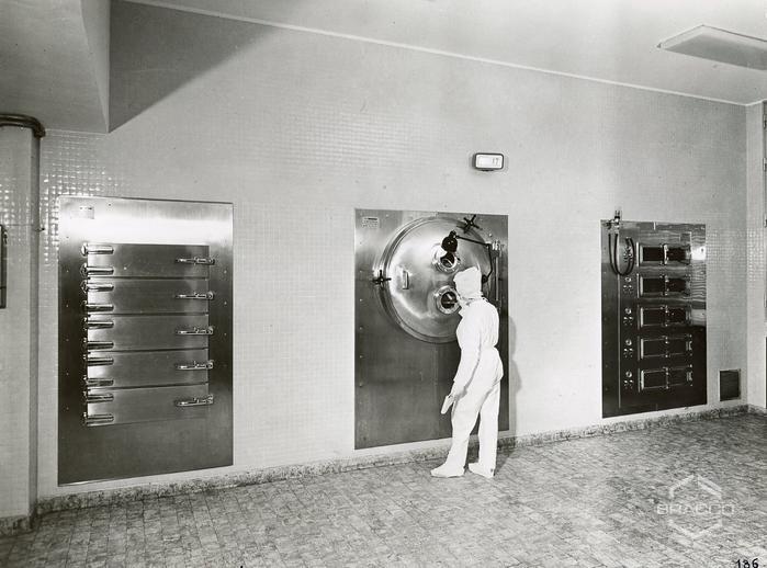 Impianto di produzione industriale per ambiente sterile, inizio anni '60
