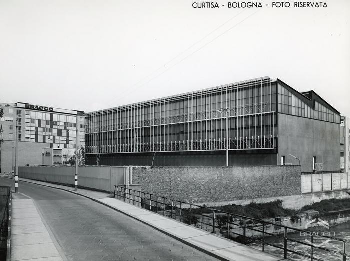 Veduta edificio B15 dal ponte di via Egidio Folli, anni '60