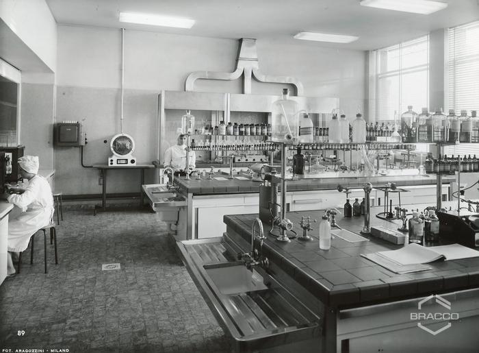 Laboratorio d'analisi, controllo materie prime, inizio anni '60