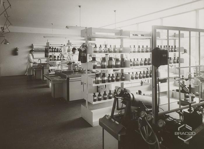 Laboratorio chimico-organico, anni '60