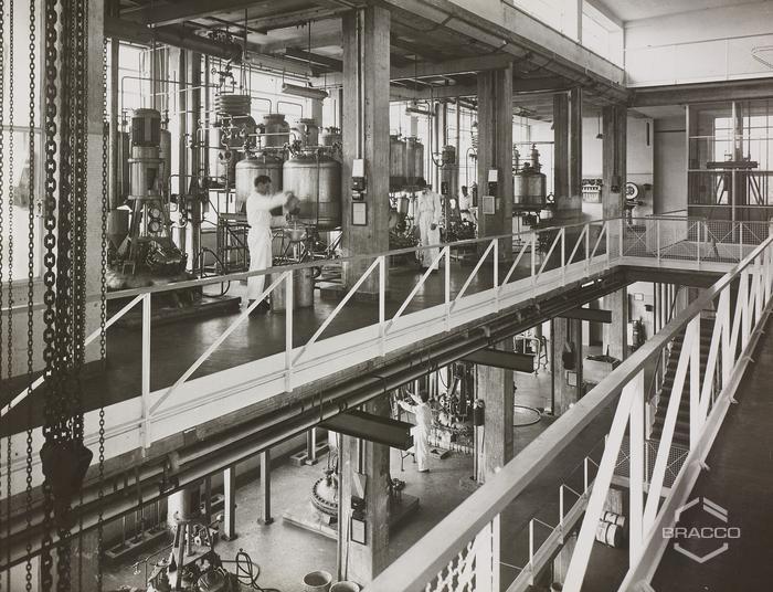 Particolare dell'interno, edificio B6, produzione di sintetici, anni '60