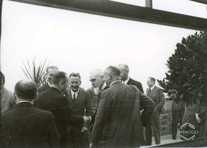 Albert Szent-Györgyi durante la presentazione della vitamina C a Darmstadt, 1930